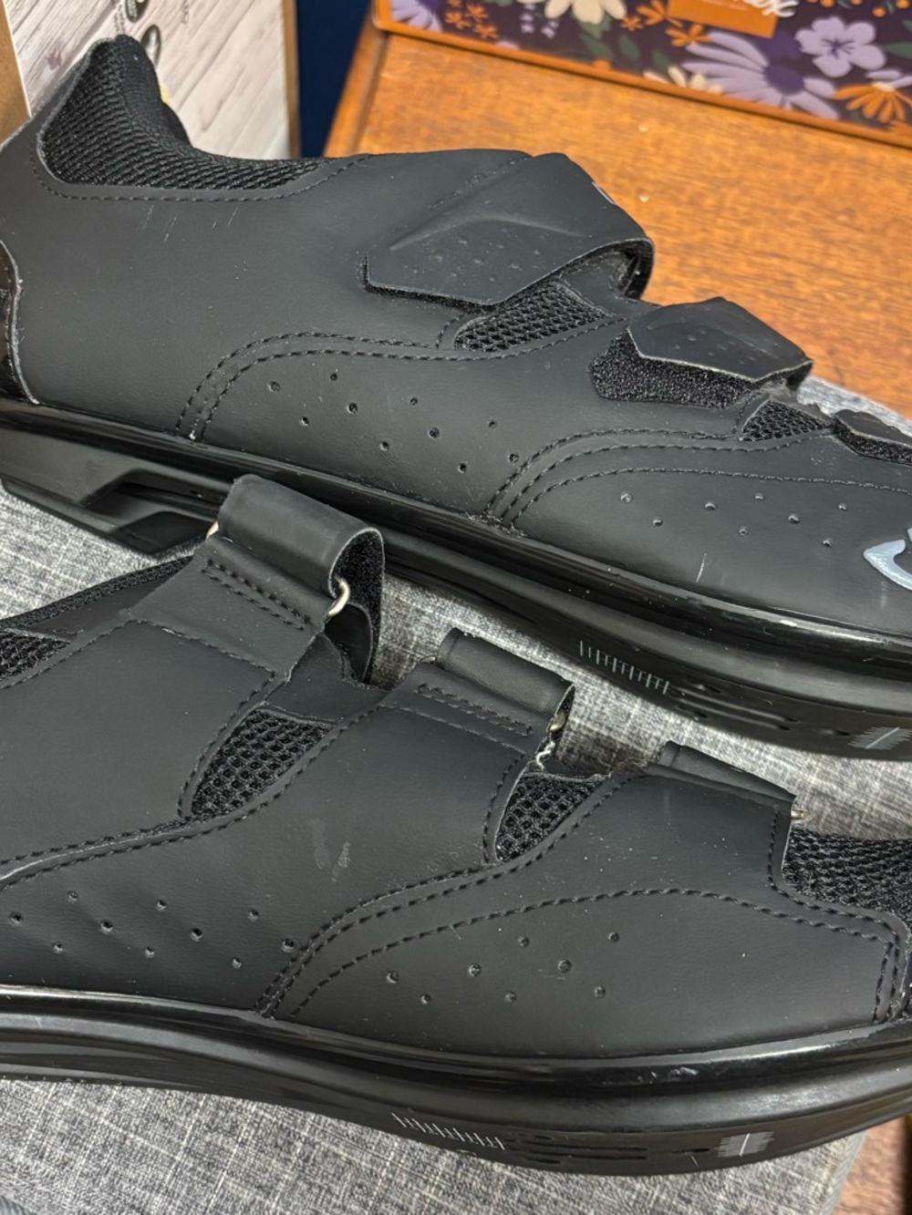 Giro Black Cycling Shoe with Three Strap Closures - Picture 4 of 5